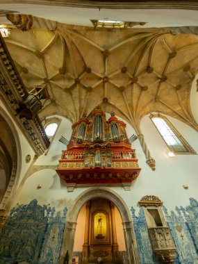 Portekiz, Coimbra şehrindeki katedralin içinde.