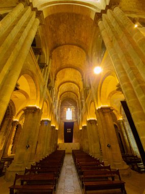 Portekiz, Coimbra şehrindeki katedralin içinde.