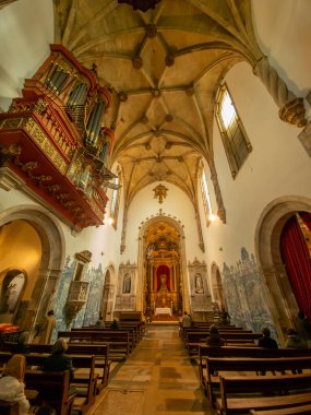 Portekiz, Coimbra şehrindeki katedralin içinde.