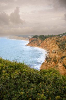 Deniz kıyısının güzel manzarası