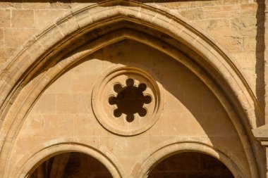 Eski Coimbra Katedrali veya Se Velha de Coimbra, Portekiz 'in Coimbra şehrinde yer alan bir Katolik kilisesidir. 