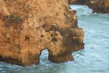 Ponta da Piedade, Lagos, Portekiz 'deki etkileyici kayalıklar. 