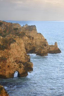 Ponta da Piedade, Lagos, Portekiz 'deki etkileyici kayalıklar. 