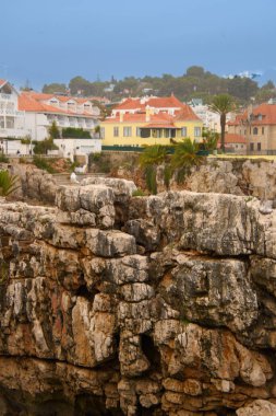 Cascais, Portekiz, güzel manzara, deniz kıyısı ve şehir manzarası.    