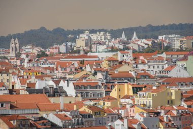 St. George Kalesi. Lizbon sınırları içinde bir kale. Şehrin tarihi merkezi..