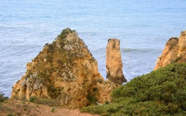 Güney Portekiz 'deki Benagil Mağaraları' nda etkileyici kayalıklar var.