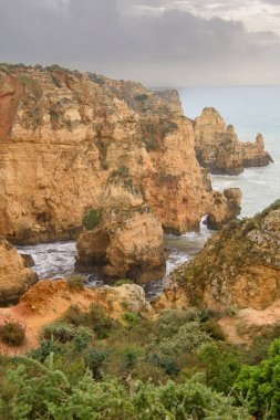 Güney Portekiz 'deki Benagil Mağaraları' nda etkileyici kayalıklar var.