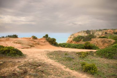 Güney Portekiz 'deki Benagil Mağaraları' nda etkileyici kayalıklar var.
