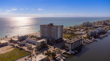 Florida 'daki güzel Hollywood şehir plajının hoş hava manzarası.
