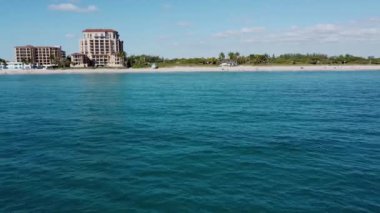 Florida 'daki güzel Hollywood şehir plajının şirin hava görüntüsü.