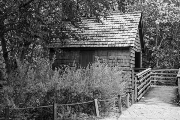 位于美国佛罗里达州迈阿密附近的Key Biscane公园的老房子 黑白照片 — 图库照片