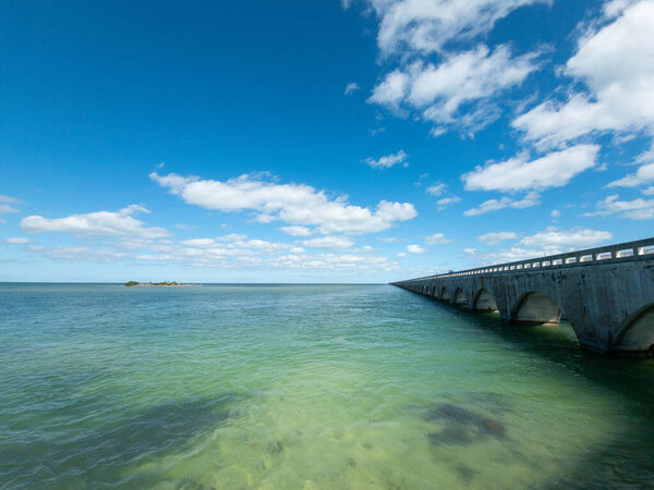 большой мост в море 