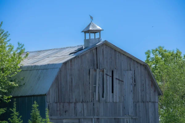 Αχυρώνα Ένα Αγρόκτημα Στην Καναδική Ύπαιθρο Στο Κεμπέκ — Φωτογραφία Αρχείου