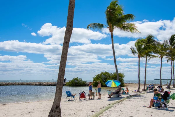 Miami Usa Människor Som Kopplar Stranden Miami Beach Usa — Stockfoto