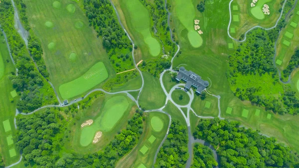 夏季高尔夫球场的鸟瞰图 — 图库照片