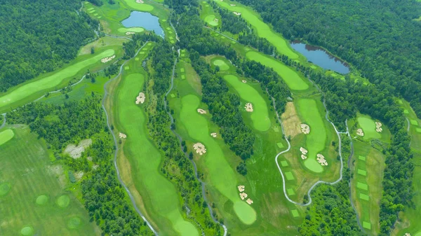 夏のゴルフコースの空中ビュー — ストック写真
