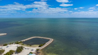 Key Largo adasının güney Florida, ABD 'deki bir kısmının havadan görüntüsü