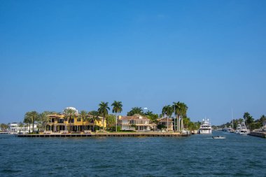 Fort Lauderdale, Florida, ABD - 02 26 2023. Kanal manzarası güzel.