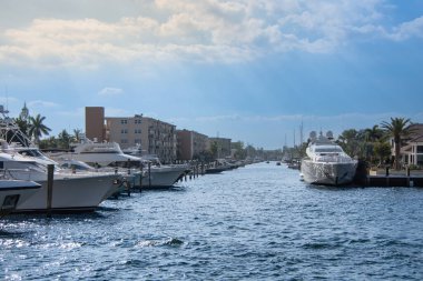Bateaux seyahatinin gündüz görüntüsü 