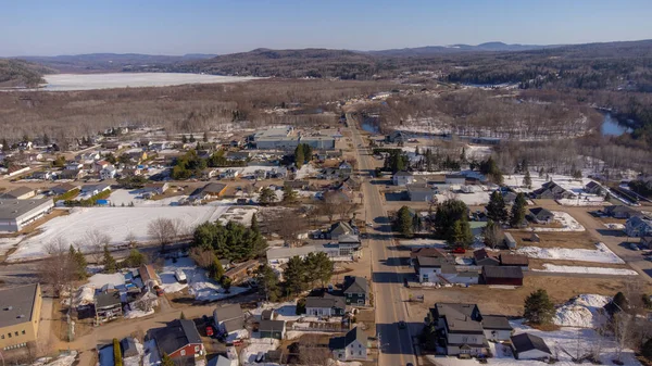 Kanada 'nın Quebec kentindeki Saint-Michel-des-Saints köyünün hava manzarası
