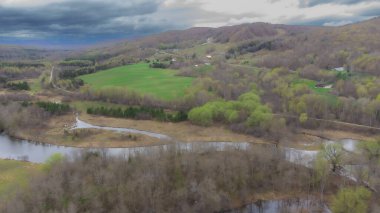 Lanaudiere bölgesindeki Quebec 'te güzel bir Kanada vadisinin hava manzarası.