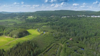 Lanaudiere bölgesindeki Quebec 'te güzel bir Kanada vadisinin hava manzarası.