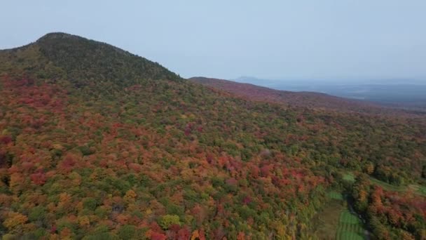 美国杰伊峰旅游胜地周围的秋天色彩 — 图库视频影像