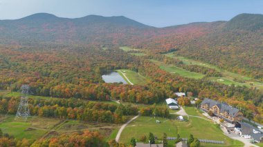 Vermont, ABD 'de, Jay Peak' te sonbaharda golf kulübü