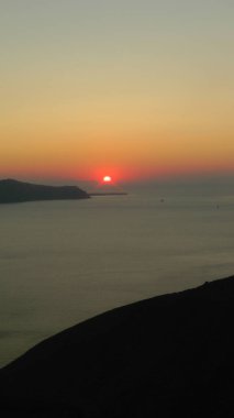 Denizin üzerinde gün batımı