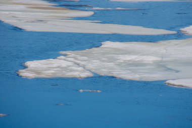 Das gefrorene Eis auf dem See