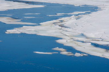Das gefrorene Eis auf dem See