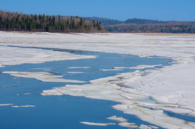 Das gefrorene Eis auf dem See