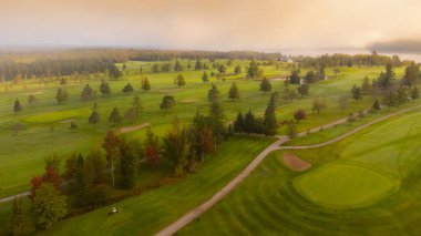 Kırsalda bir golf sahası