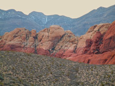 Kanyon 'da kırmızı kaya oluşumları