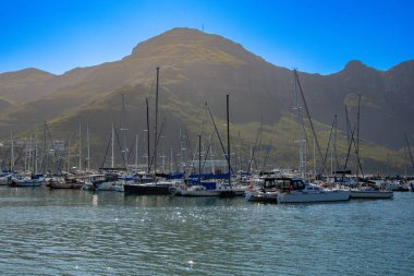 Limanda yatlar ve tekneler 