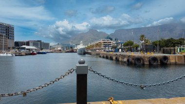 Öğleden sonra Cape Town plajlarının manzarası. Güney Afrika