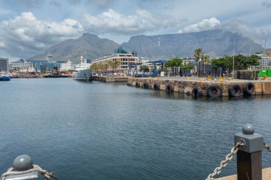 Öğleden sonra Cape Town plajlarının manzarası. Güney Afrika