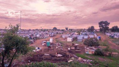 Güney Afrika 'nın Johannesburg kenti yakınlarında ünlü bir kasaba olan Soweto' nun manzarası