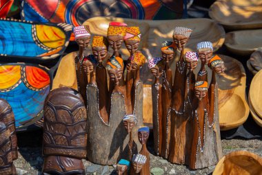 Güney Afrika 'da bir büfede çok güzel seyahat hediyeleri var.