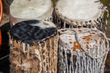 Güney Afrika 'da bir büfede çok güzel seyahat hediyeleri var.