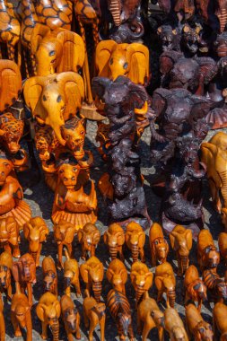 Güney Afrika 'da bir büfede çok güzel seyahat hediyeleri var.