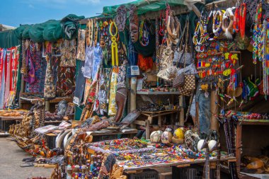 Güney Afrika 'da bir büfede çok güzel seyahat hediyeleri var.