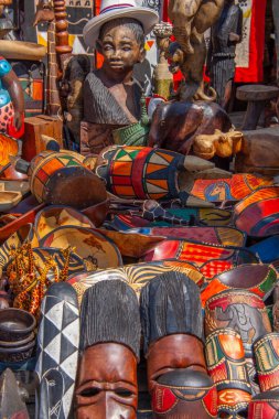 Güney Afrika 'da bir büfede çok güzel seyahat hediyeleri var.