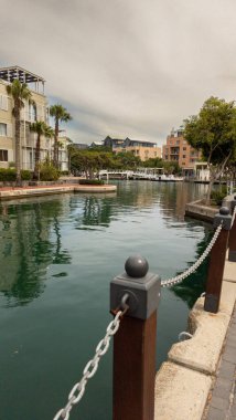 Cape Town Güney Afrika 'nın yasama başkentidir. Ülkenin en eski şehri ve Güney Afrika Parlamentosu 'nun merkezidir.