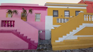 Cape Town, Güney Afrika 'daki Malay Bölgesi' nin renkli mimarisi.