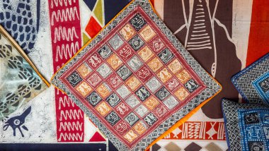 Güney Afrika 'da bir büfede çok güzel seyahat hediyeleri var.