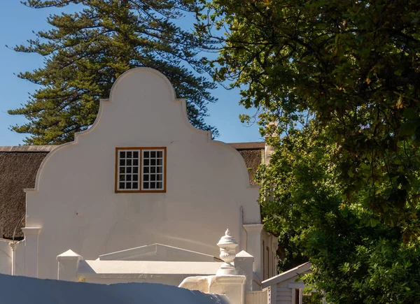 Güney Afrika 'daki güzel Stellenbosch kasabasının mimarisi.