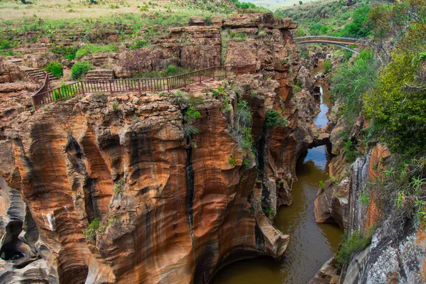Ünlü Memphremagog Gölü manzarası ve Kanada 'daki ilk kış buzu