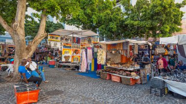 Güney Afrika 'da bir büfede çok güzel seyahat hediyeleri var.