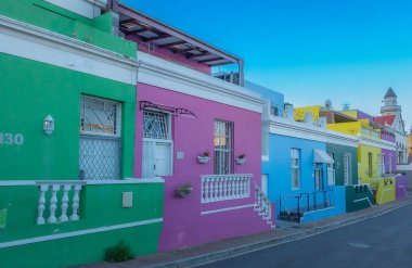 Cape Town, Güney Afrika 'daki Malay Bölgesi' nin renkli mimarisi.
